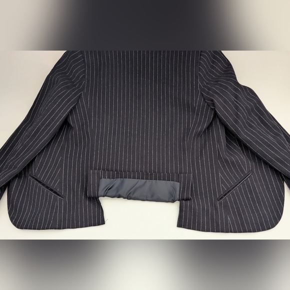H&M Women's (Size 2) Navy/White Lined Pinstripe Blazer/Jacket - Picture 4 of 15